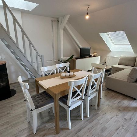 Gemuetliche Neurenovierte Dachgeschosswohnung 에르푸르트 외부 사진