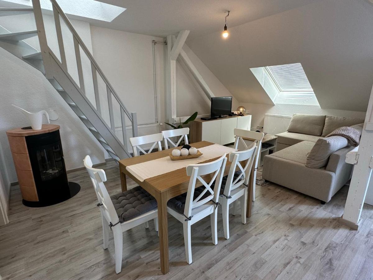 Gemuetliche Neurenovierte Dachgeschosswohnung 에르푸르트 외부 사진